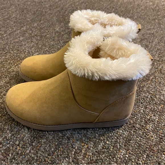 Cat And Jack Boots Size 4 Girls  Zips On Each Side - Picture 3 of 10